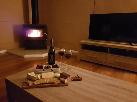 Jarrah Grove Forest Retreat - Airlie Beach Holiday 9
