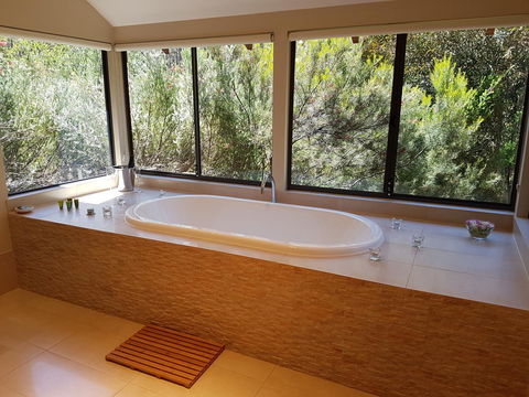 Jarrah Grove Forest Retreat - Airlie Beach Holiday 0