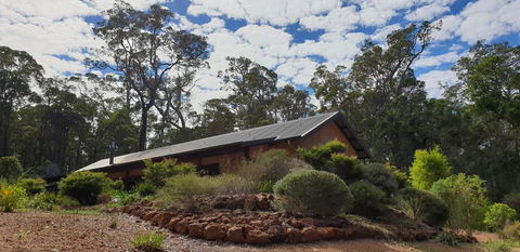 Jarrah Grove Forest Retreat - Airlie Beach Holiday 17