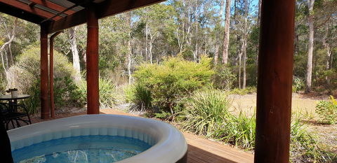 Jarrah Grove Forest Retreat - Airlie Beach Holiday 14