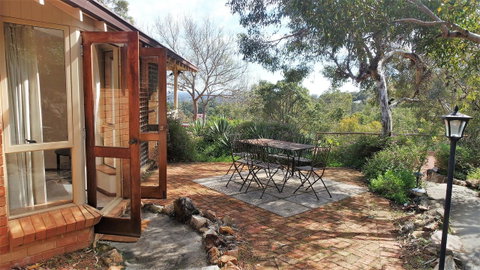 Eleebana Guest House - Airlie Beach Holiday 1