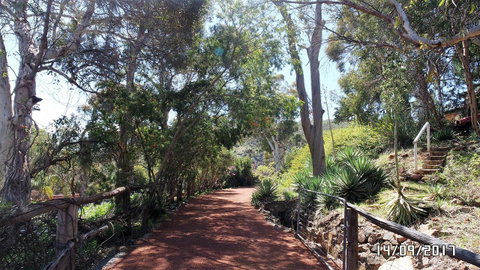 Eleebana Guest House - Airlie Beach Holiday 13