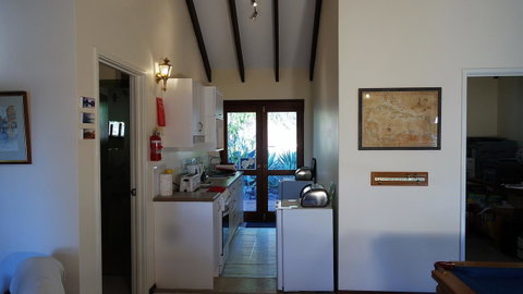 Eleebana Guest House - Airlie Beach Holiday 22