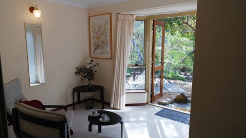 Eleebana Guest House - Airlie Beach Holiday 2
