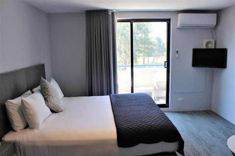 Atrium Hotel Mandurah - Airlie Beach Holiday 7