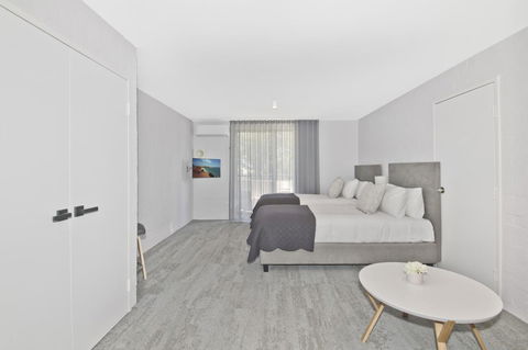 Atrium Hotel Mandurah - Airlie Beach Holiday 23