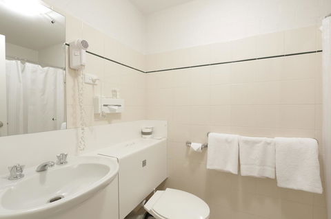 Atrium Hotel Mandurah - Airlie Beach Holiday 37