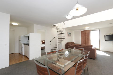 Atrium Hotel Mandurah - Airlie Beach Holiday 17
