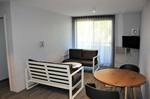 Atrium Hotel Mandurah - Airlie Beach Holiday 4