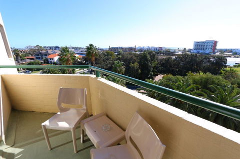 Atrium Hotel Mandurah - Airlie Beach Holiday 19