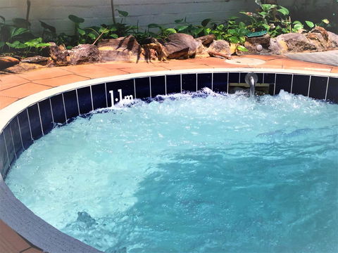 Atrium Hotel Mandurah - Airlie Beach Holiday 24