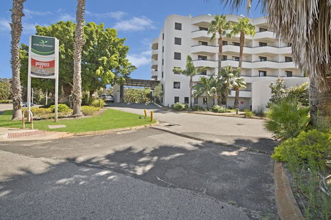 Atrium Hotel Mandurah - Airlie Beach Holiday 28