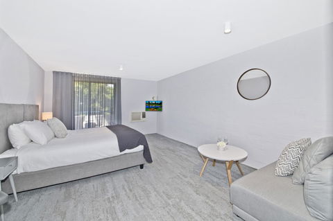 Atrium Hotel Mandurah - Airlie Beach Holiday 14