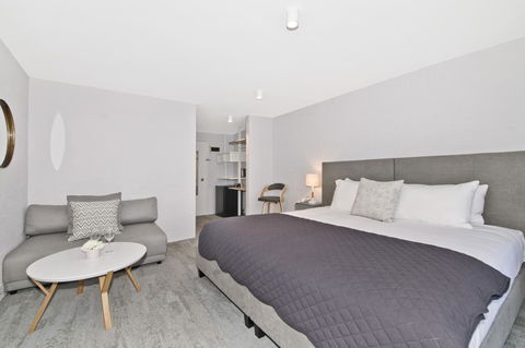 Atrium Hotel Mandurah - Airlie Beach Holiday 16