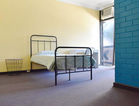 Billabong Backpackers Resort - Airlie Beach Holiday 1