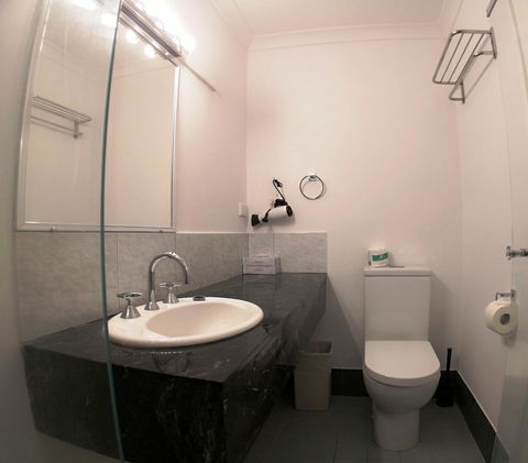 Criterion Hotel Perth - Airlie Beach Holiday 7