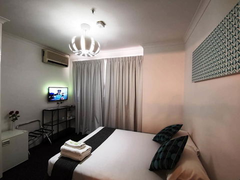 Criterion Hotel Perth - Airlie Beach Holiday 1