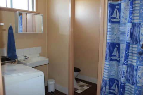 Jurien Beachfront Holiday Units - Airlie Beach Holiday 13