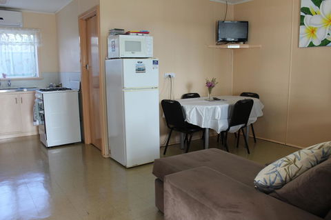 Jurien Beachfront Holiday Units - Airlie Beach Holiday 9