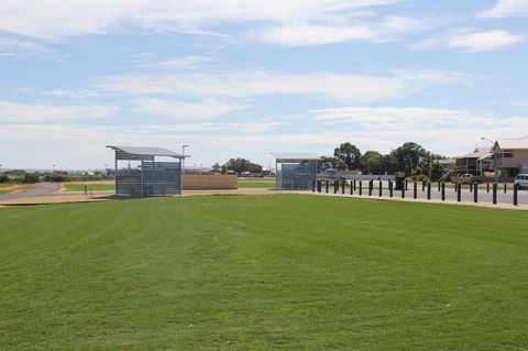 Jurien Beachfront Holiday Units - Airlie Beach Holiday 24