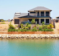 27 Corella Court - Exquisite Marina Home With a Pool and Wi-Fi