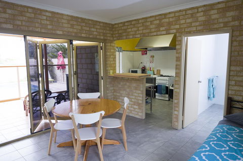 Lancelin Lodge - Airlie Beach Holiday 1