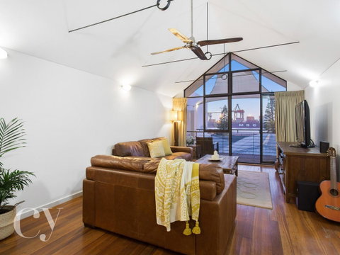 James Street Warehouse - Airlie Beach Holiday 29