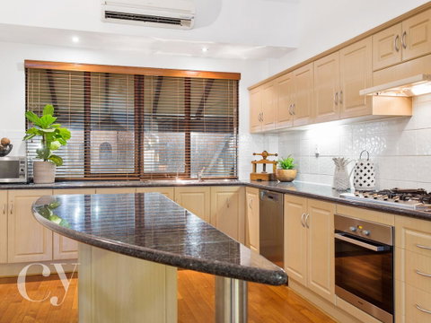 James Street Warehouse - Airlie Beach Holiday 16
