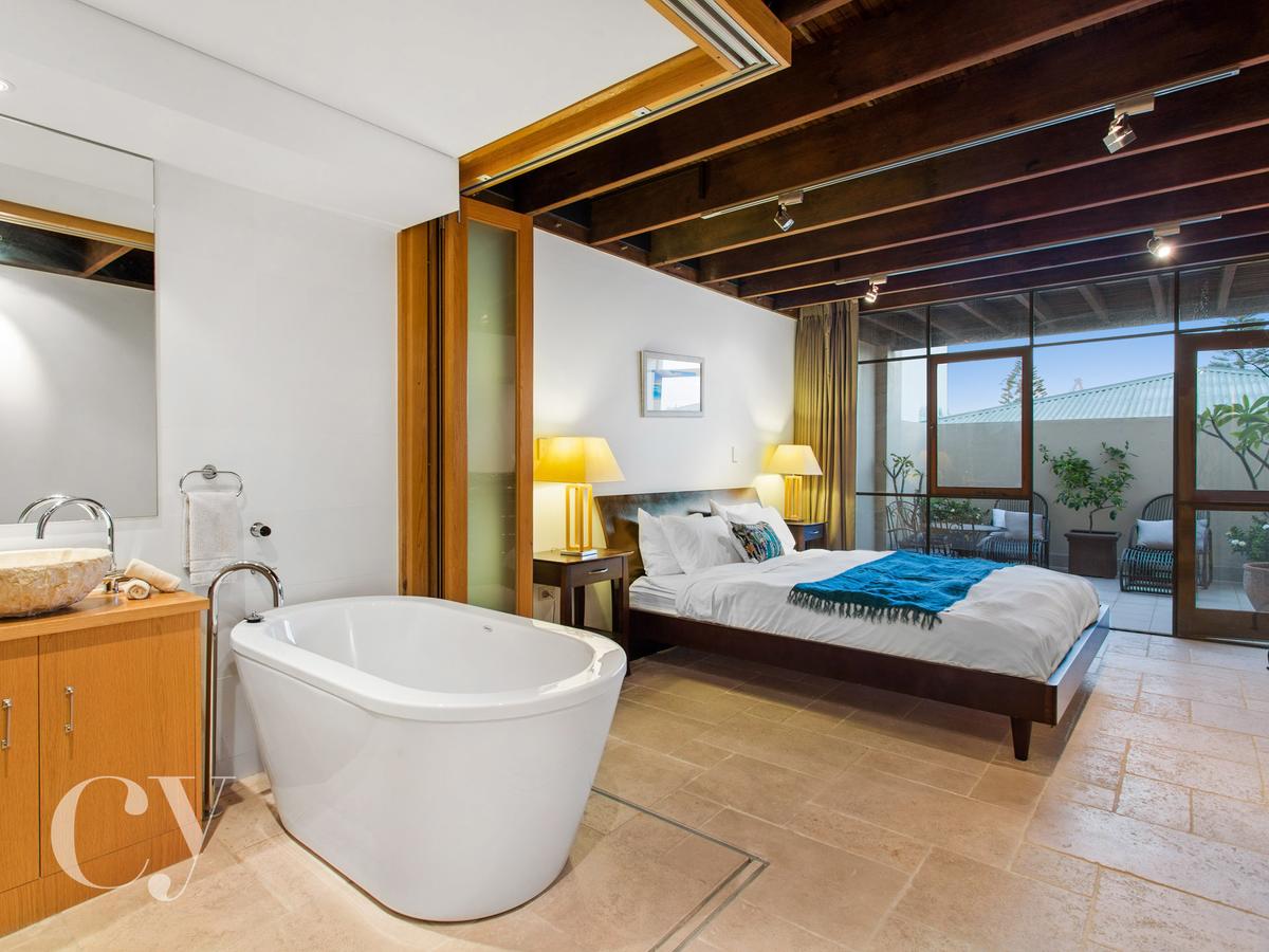 Singleton WA Airlie Beach Holiday