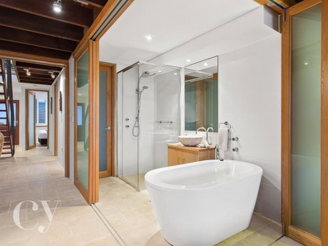 James Street Warehouse - Airlie Beach Holiday 6