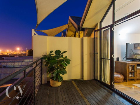 James Street Warehouse - Airlie Beach Holiday 21