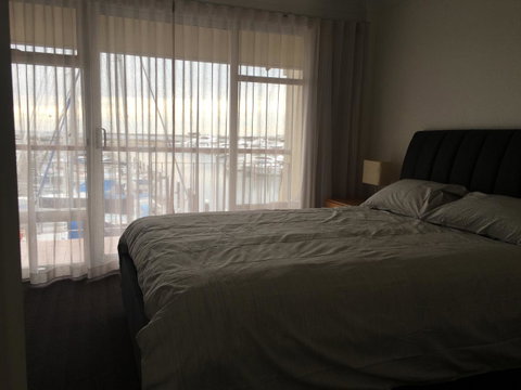 Fremantle Harbour Townhouse - Airlie Beach Holiday 12