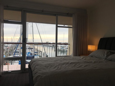 Fremantle Harbour Townhouse - Airlie Beach Holiday 11
