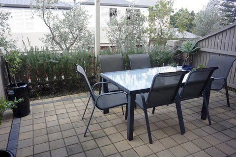 Studio 4 - Ground Floor Fremantle Apartment - Airlie Beach Holiday 18