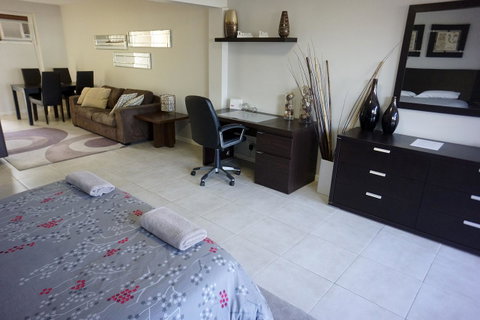 Studio 4 - Ground Floor Fremantle Apartment - Airlie Beach Holiday 1