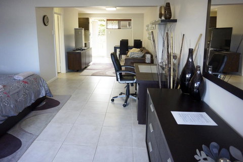 Studio 4 - Ground Floor Fremantle Apartment - Airlie Beach Holiday 11