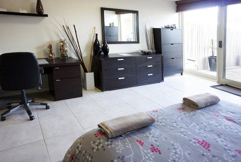 Studio 4 - Ground Floor Fremantle Apartment - Airlie Beach Holiday 10