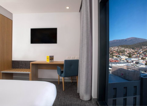 Ibis Styles Hobart - Airlie Beach Holiday 7