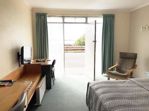 The Waterfront Wynyard - Airlie Beach Holiday 38