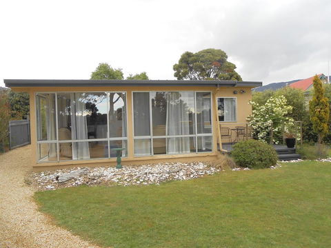 Bruny Ocean Cottage - Airlie Beach Holiday 13