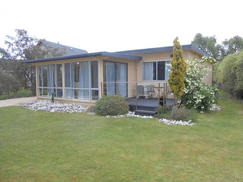 Bruny Ocean Cottage - Airlie Beach Holiday 0
