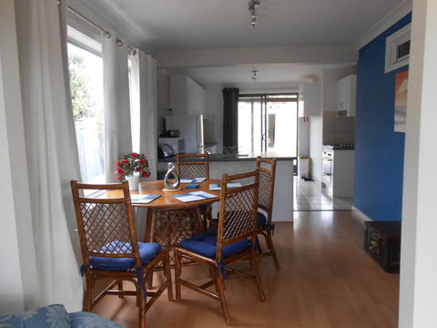 Bruny Ocean Cottage - Airlie Beach Holiday 6