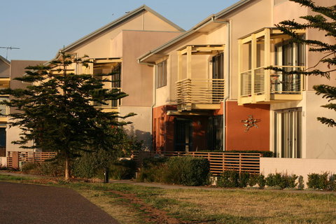 Newcastle Harbourside Terraces - Airlie Beach Holiday 0