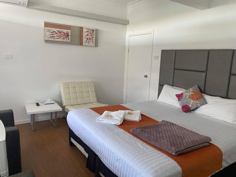 Newcastle Motel - Airlie Beach Holiday 2