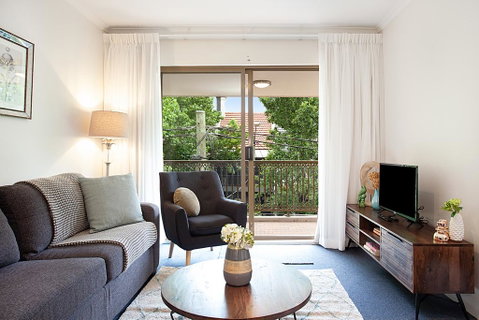 Newly-furnished 2-Bed Apartment With Gym And Pool - Airlie Beach Holiday 0
