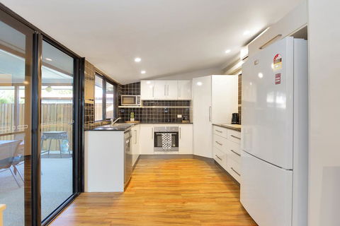 North Central Holiday Home - Airlie Beach Holiday 3