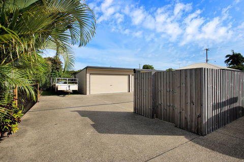 North Central Holiday Home - Airlie Beach Holiday 1