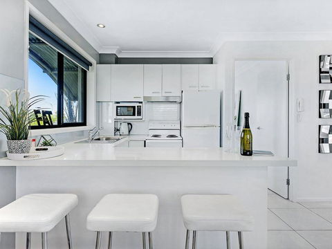 Oasis By The Sea - Airlie Beach Holiday 1