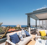 Ocean Views on Coogee Beach - Airlie Beach Holiday