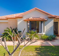 Oceania Cottage - LJHooker Yamba - Airlie Beach Holiday